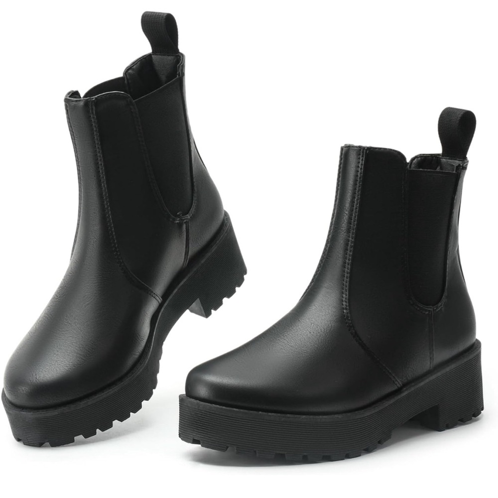 CHUNKY BLACK CHELSEA BOOTS SIZE 8